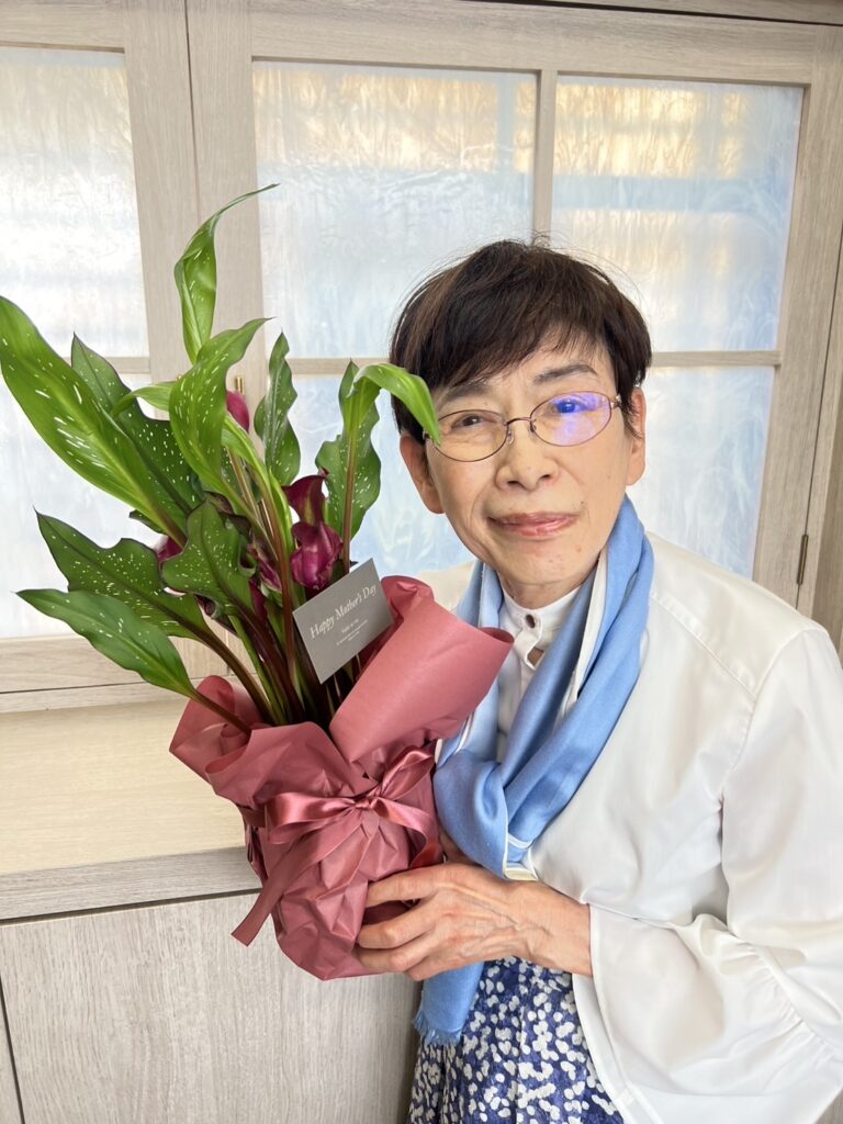 少し遅れて母の日
